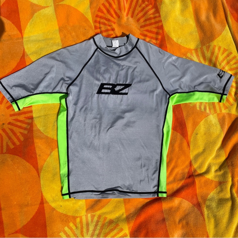BZ Surf Swim Rash Guard Shirt Men’s Size Large Silver and Lime Green Compression